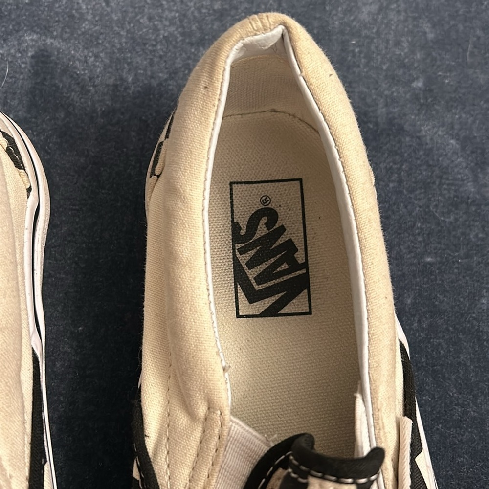 Vans - Picture 10 of 10